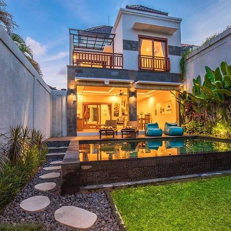Villa Hitam Putih Legian Bali Seminyak Kültér fotó