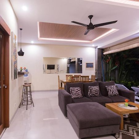 Villa Hitam Putih Legian Bali Seminyak Kültér fotó