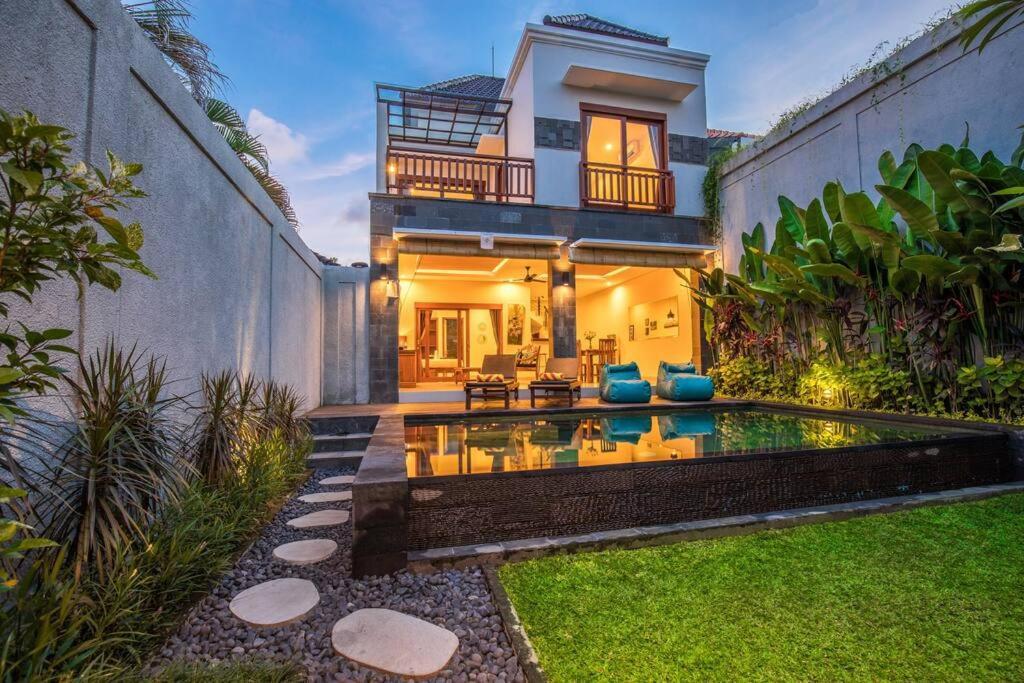 Villa Hitam Putih Legian Bali Seminyak Kültér fotó