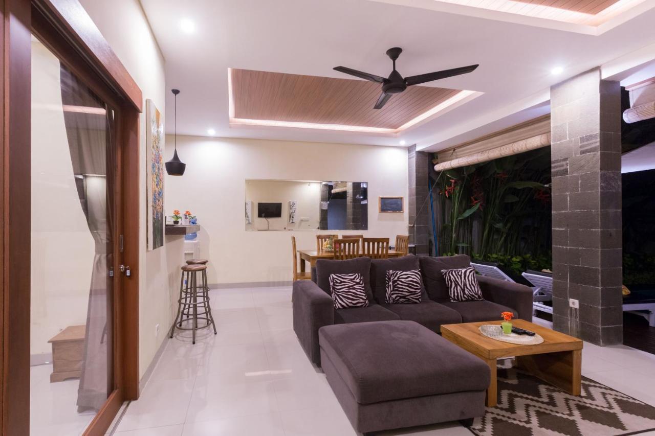Villa Hitam Putih Legian Bali Seminyak Kültér fotó