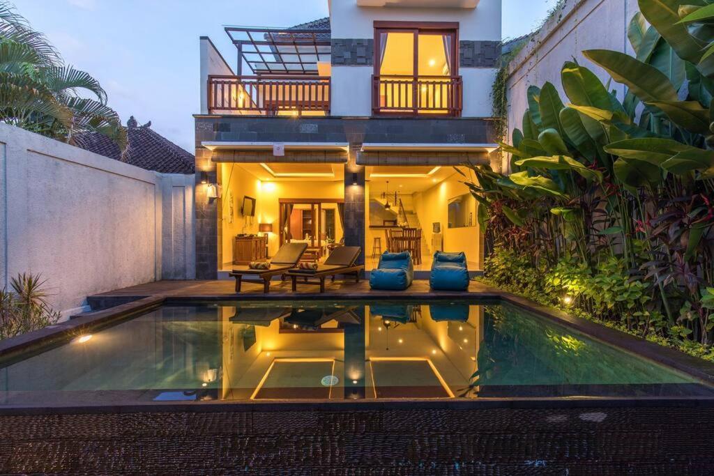 Villa Hitam Putih Legian Bali Seminyak Kültér fotó