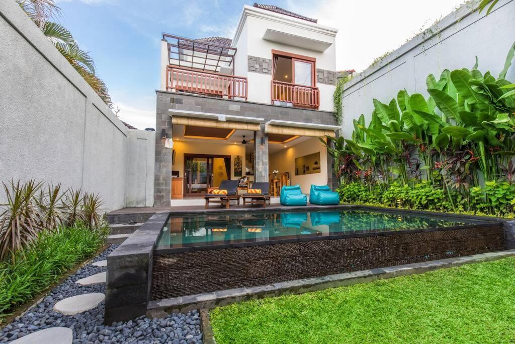 Villa Hitam Putih Legian Bali Seminyak Kültér fotó