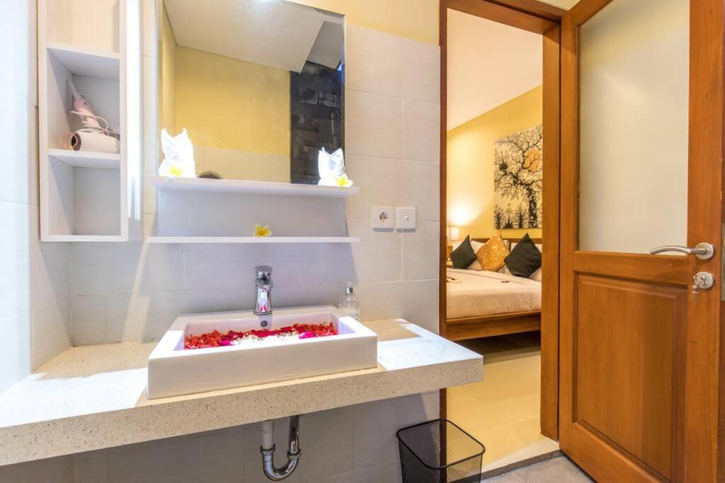 Villa Hitam Putih Legian Bali Seminyak Kültér fotó
